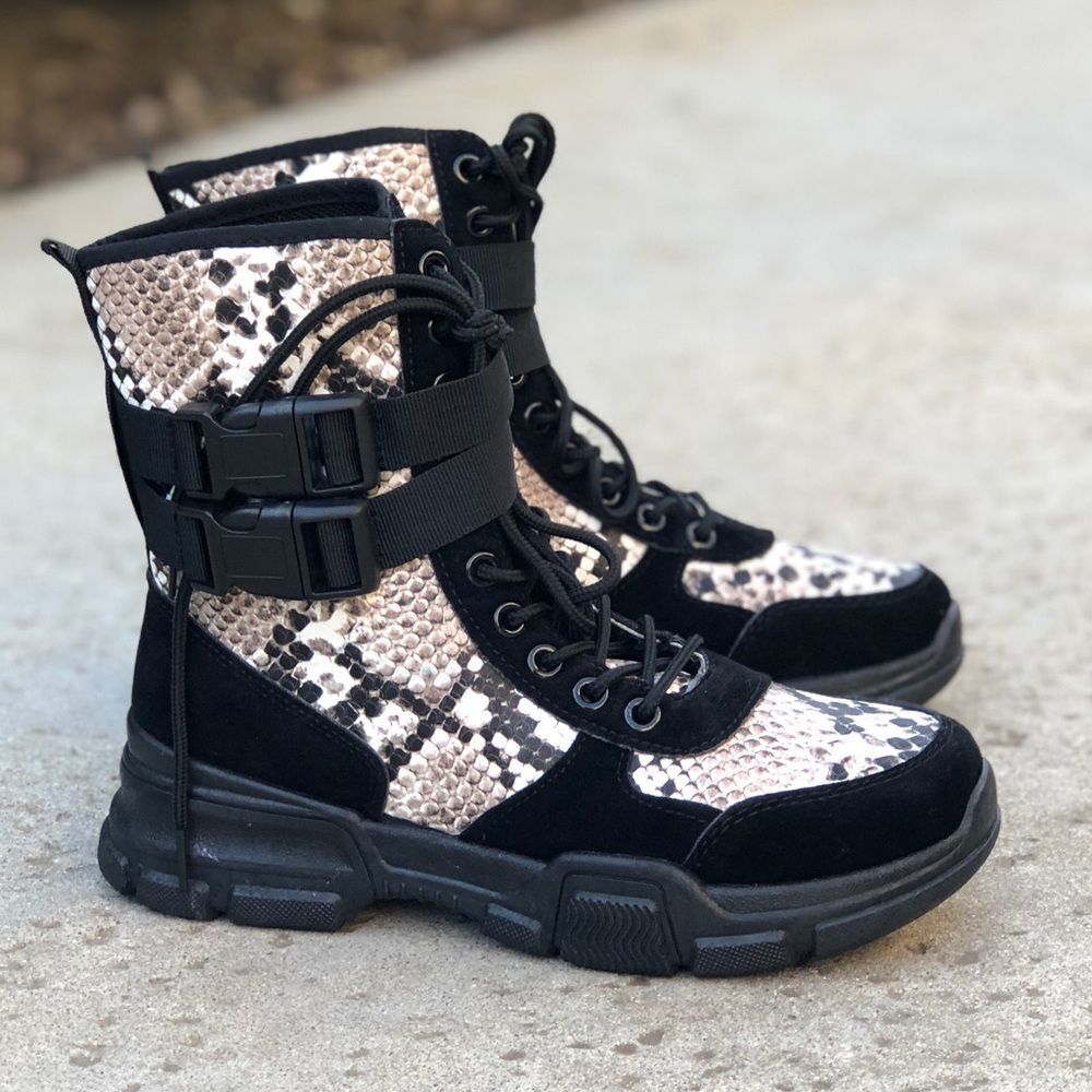 Stylish Black and Snake Print Women's Boots - Picture 2 of 9